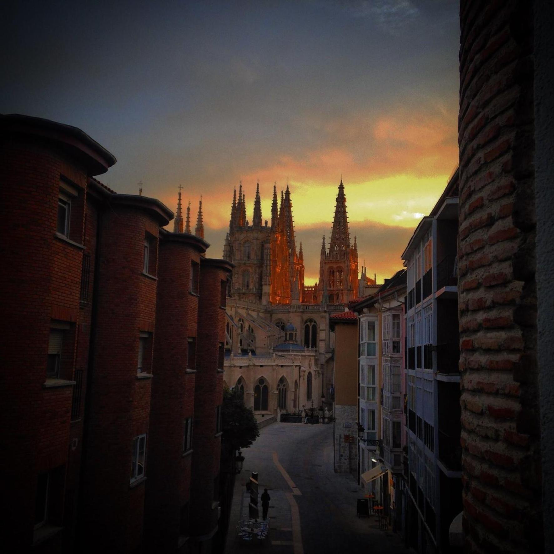 Atuaire Home Vivienda En Perfecta Ubicacion Al Lado De La Catedral De Burgos Exterior photo